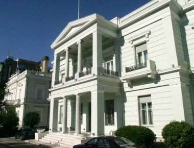 ΥΠΕΞ για τα 2,5 εκατ. ευρώ: Ενοχλήθηκαν κάποιοι επειδή φέραμε πίσω λεφτά του Δημοσίου από εξωτικά μέρη;